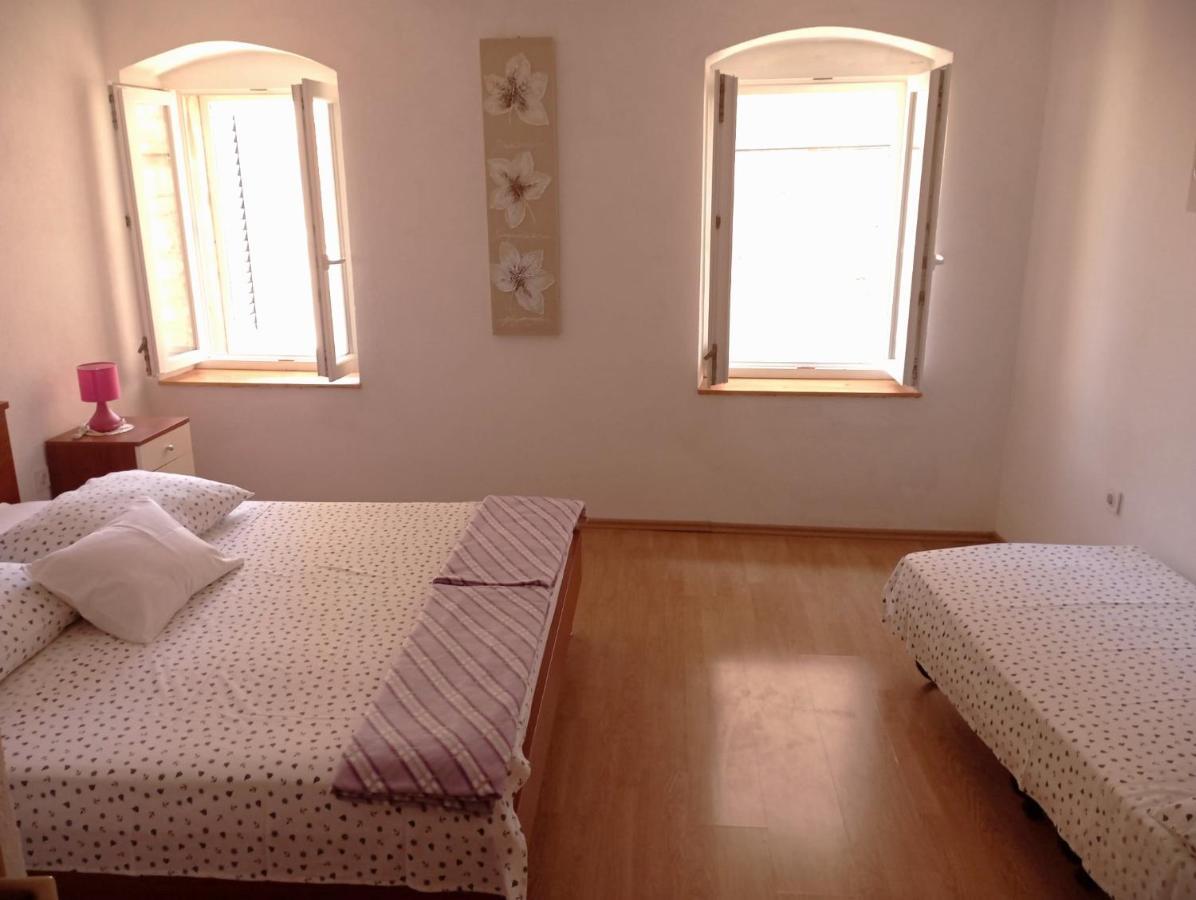 Ana Apartments Vis Esterno foto